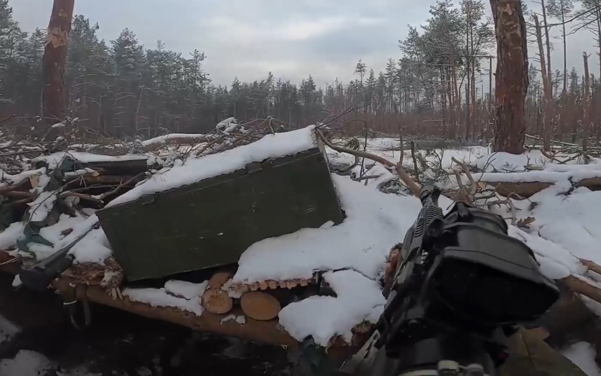 Lính dù Nga đấu súng quyết liệt với quân Ukraine ở cự ly gần